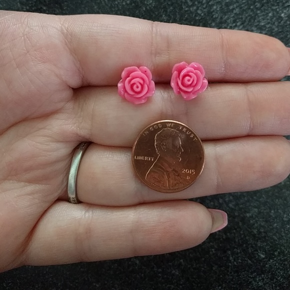 6 Pairs Rose Earrings - Picture 2 of 2